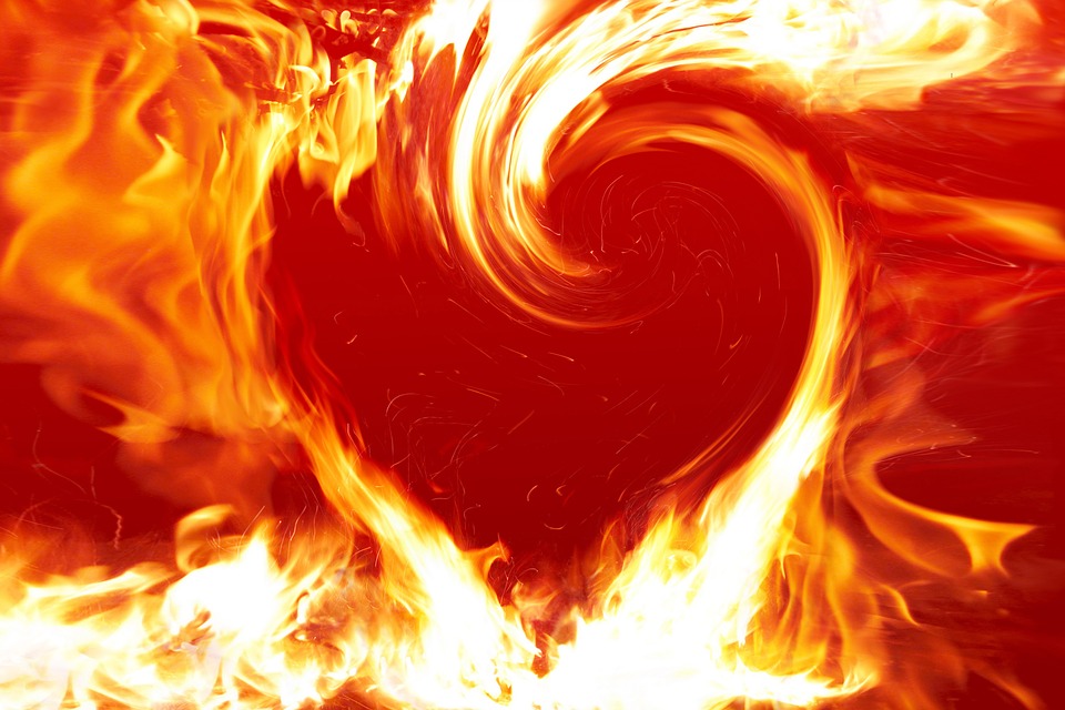 Feuer-Herz - von RedHeadsRule, Pixabay.com